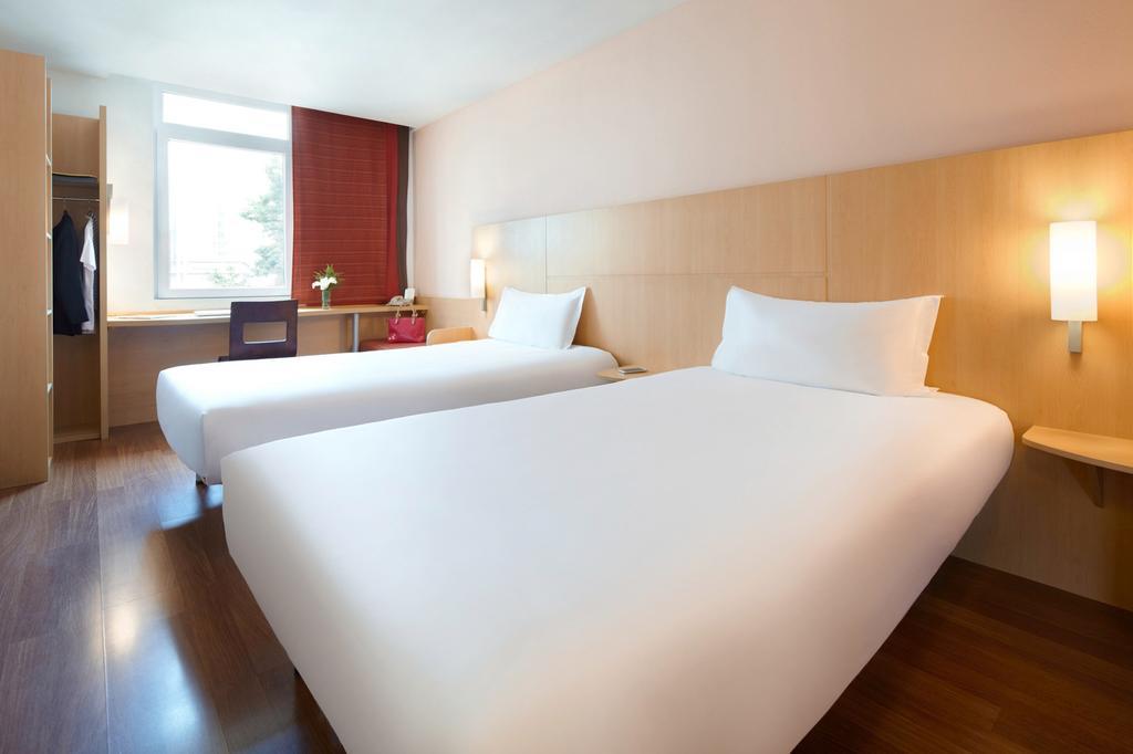 Ibis Leshan City Center Exterior photo