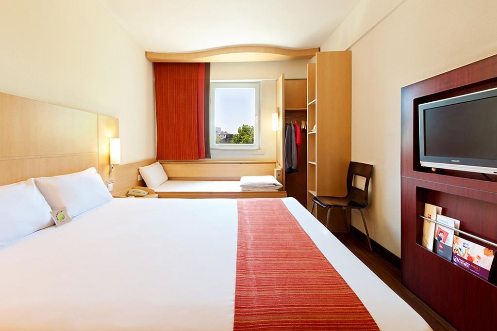 Ibis Leshan City Center Exterior photo