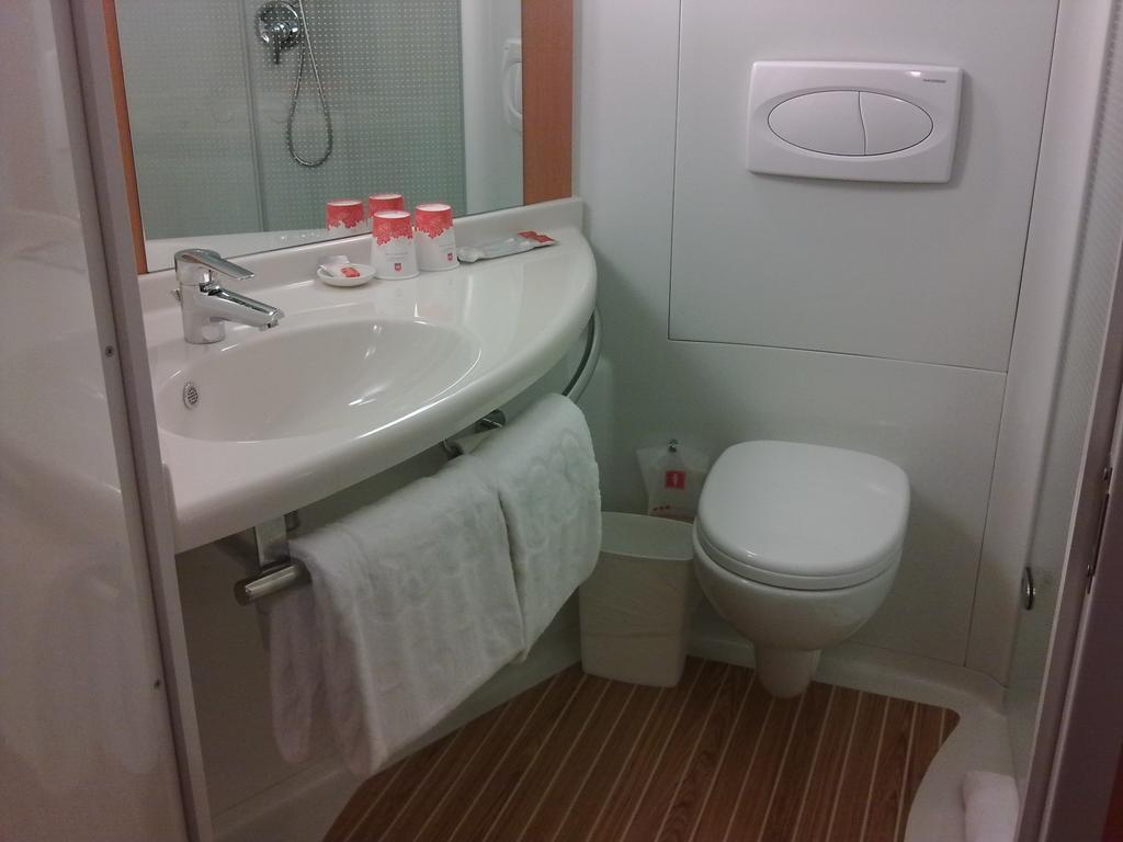 Ibis Leshan City Center Exterior photo